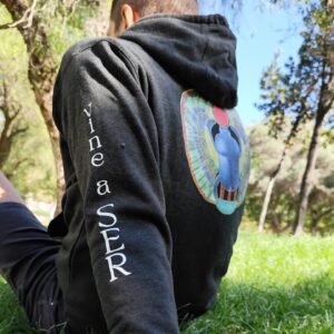 VINE A SER - Sudadera con capucha unisex. Estampa manga y espalda